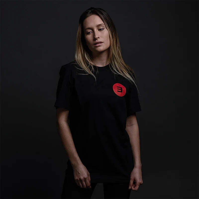 Woman in the black Eminem Basic E-Shirt with small red reversed E logo on the chest