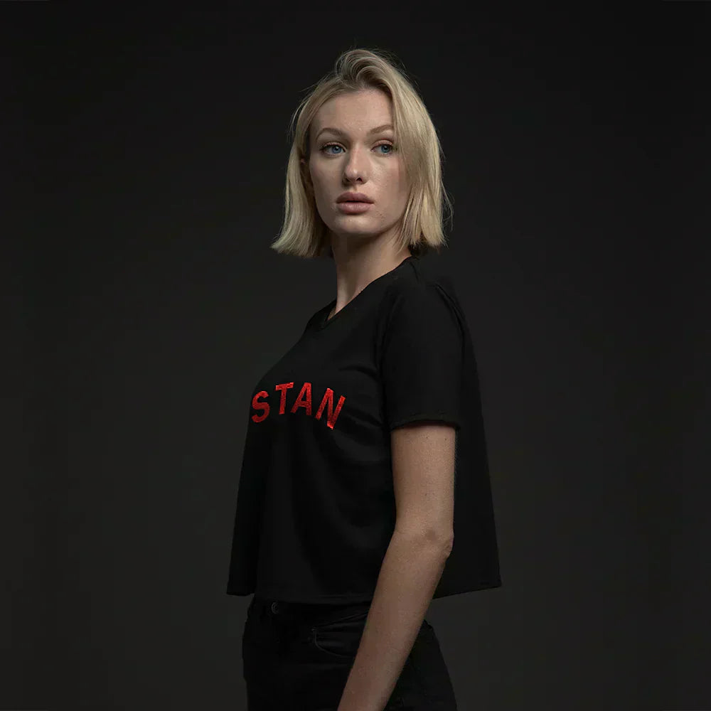 Side view of the black Eminem Stan cropped T-shirt with red Stan chest print